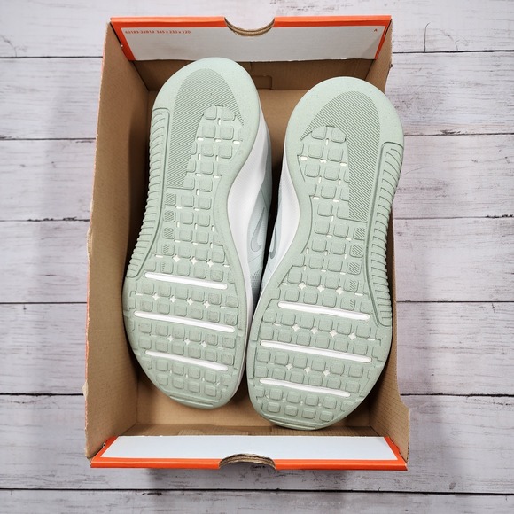 Sz 12 WMNS(Men 10.5) NIKE MC Trainer 3 Light Silver/Metallic Platinum FQ1830-006 - Picture 7 of 8